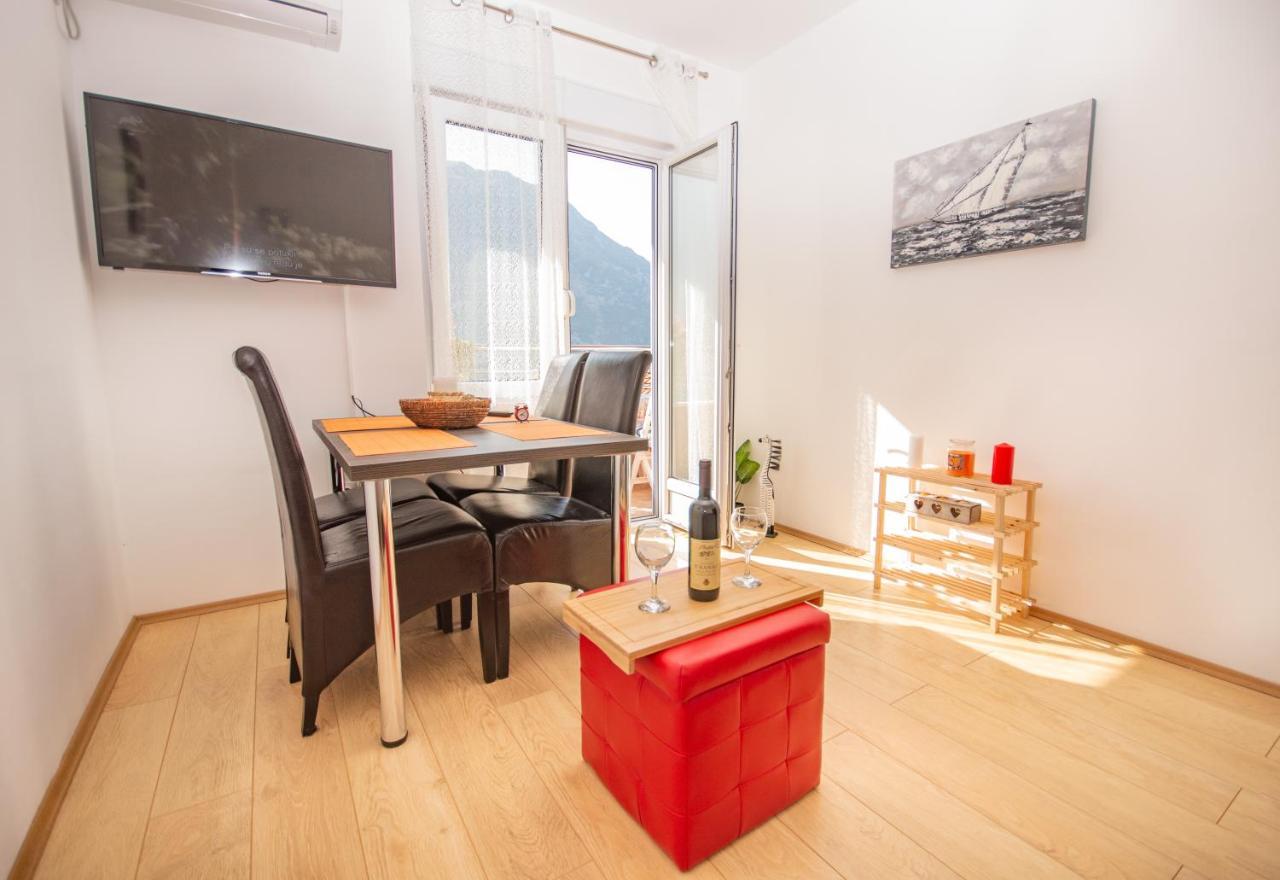 Apartmani Mrsic Risan Dış mekan fotoğraf
